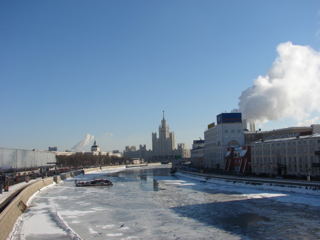 Обои картинки фото одна, из, московских, высоток, высотка, на, котельнической, набережной, города, москва, россия