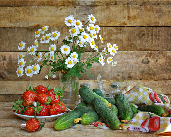 Обои картинки фото еда, натюрморт, клубника, ягоды, огурцы, овощи, витамины