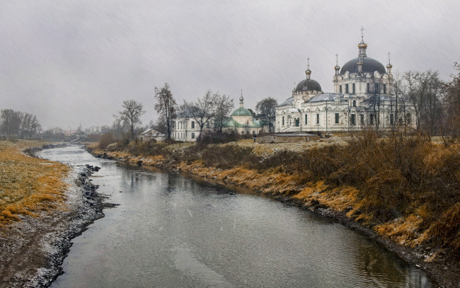 Обои картинки фото города, православные, церкви, монастыри, храм, река, дождь