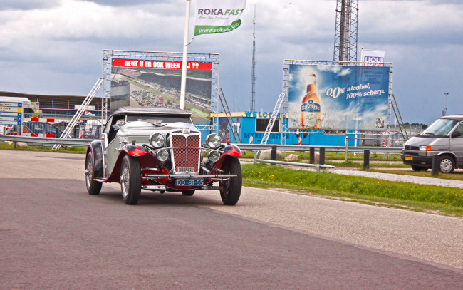 Обои картинки фото автомобили, выставки, уличные, фото, mg, td, midget, 1953