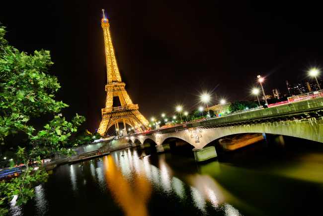 Обои картинки фото города, париж, франция, ночь, эйфелева, башня, мост, река