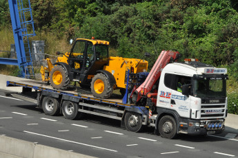 Картинка scania автомобили scania+ выставка улица грузовые швеция ab судовые дизельные двигатели автобусы