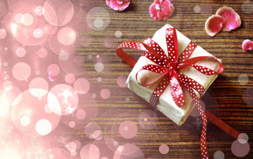 обоя праздничные, подарки и коробочки, лента, боке, лепестки, розовые, подарок, цветы