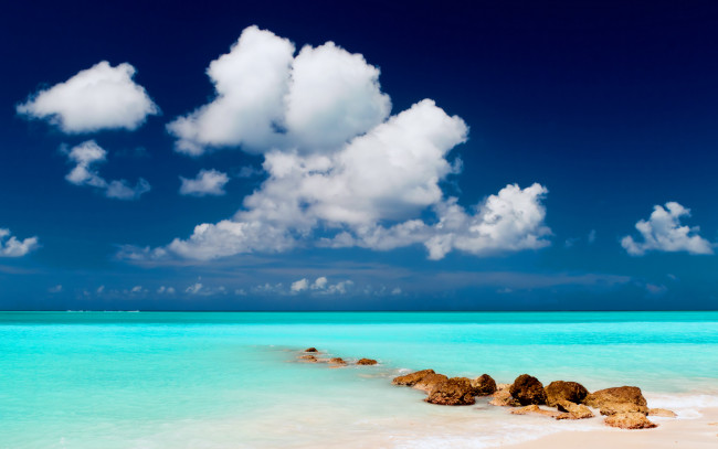 Обои картинки фото природа, побережье, небо, пейзаж, остров, тучи, океан, берег, горизонт, вода, камни, пляж, песок, море, облака