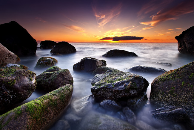 Обои картинки фото природа, побережье, море, камни, скалы, рассвет