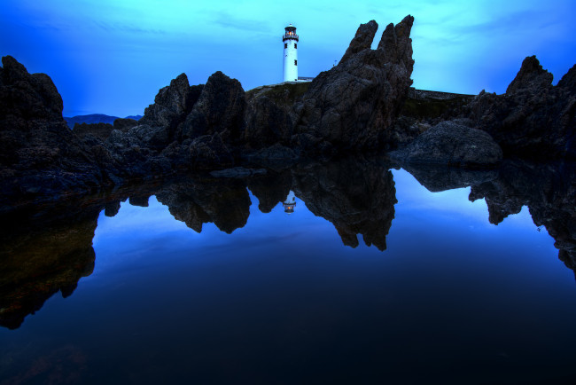 Обои картинки фото природа, маяки, маяк, океан, скалы, ночь, ирландия, графство, донегал
