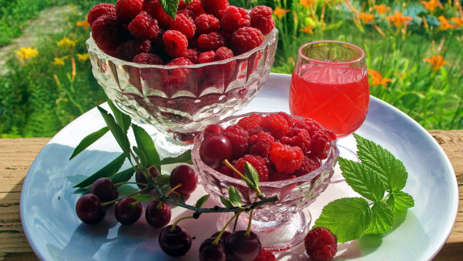 Обои картинки фото еда, фрукты,  ягоды, малина, вишня