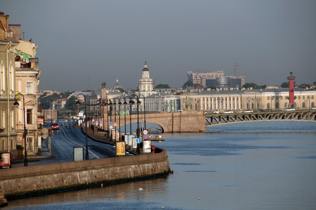 Обои картинки фото города, санкт-петербург,  петергоф , россия, cанкт, пeтeрбург, набeрeжная, здания, мoст