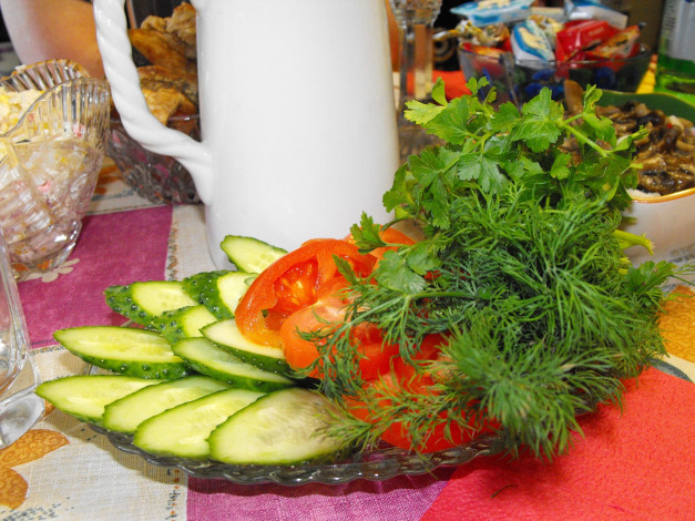Обои картинки фото еда, овощи, томаты, помидоры, петрушка огурцы