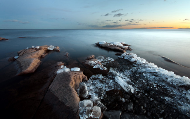 Обои картинки фото природа, побережье, море, камни, лёд, льдины, горизонт