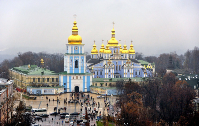 Обои картинки фото михайловская, площадь, города, киев, украина, михайловский, златоверхий, собор, купола