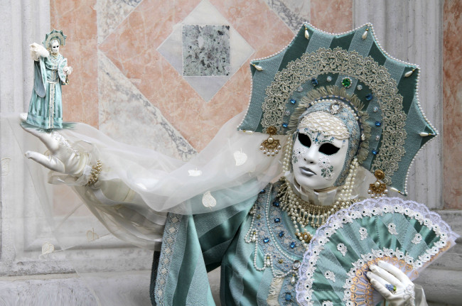 Обои картинки фото разное, маски, карнавальные, костюмы, веер, карнавал, кокошник, венеция