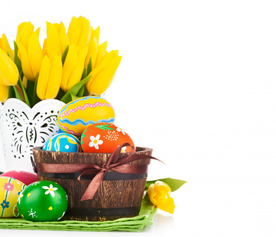 Обои картинки фото праздничные, пасха, лейка, праздник, яйца, корзина, белый, фон, цветы