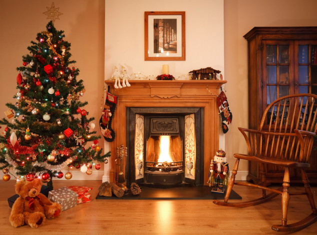 Обои картинки фото праздничные, новогодний очаг, игрушки, елка, кресло, камин