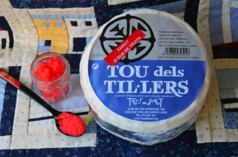 Картинка tou+dels+til·lers+con+huevos+de+trucha еда сырные+изделия сыр