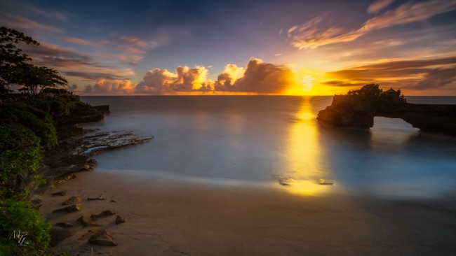 Обои картинки фото природа, восходы, закаты, океан, рассвет, скала, пляж, тайланд