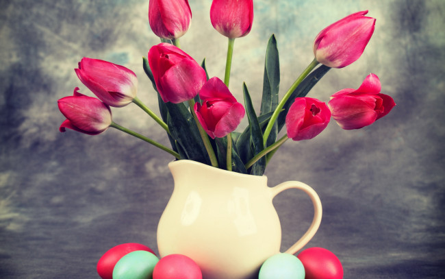 Обои картинки фото праздничные, пасха, easter, tulips, eggs, bouquet, vase, тюльпаны, яйца