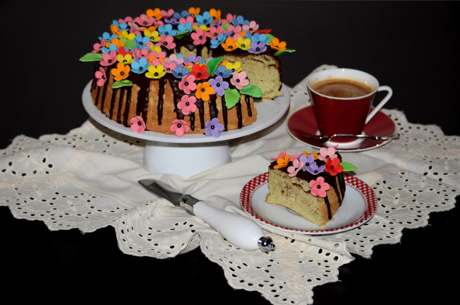 Обои картинки фото еда, пирожные,  кексы,  печенье, кофе, торт, глазурь, шоколад, цветы