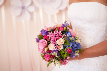 Картинка цветы букеты композиции невеста розы платье левкой гортензия