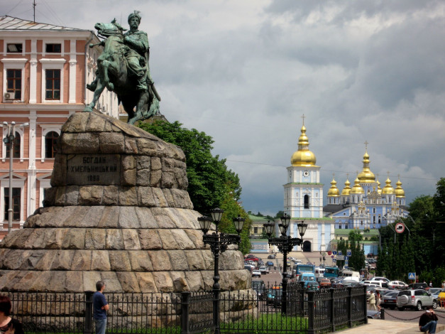 Обои картинки фото города, киев, украина, памятник, богдану, хмельницкому, златоверхий, михайловский, собор