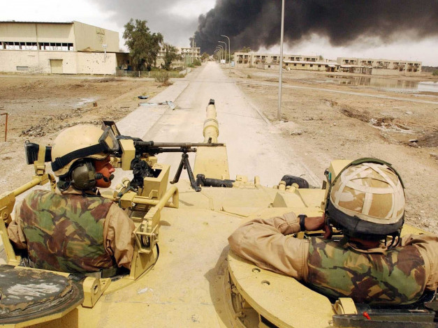 Обои картинки фото оружие, армия, спецназ, танк, взрыв, дуло, пулемет