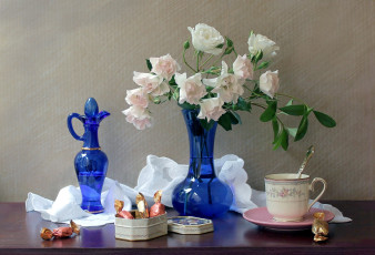 Картинка цветы розы конфеты ваза букет чашка