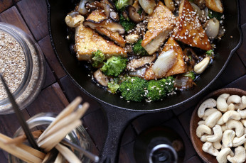 Картинка еда вторые блюда тофу кунжут брокколи кешью