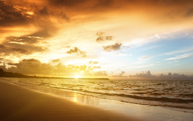 Обои картинки фото природа, восходы, закаты, тучи, солнце, океан, пляж