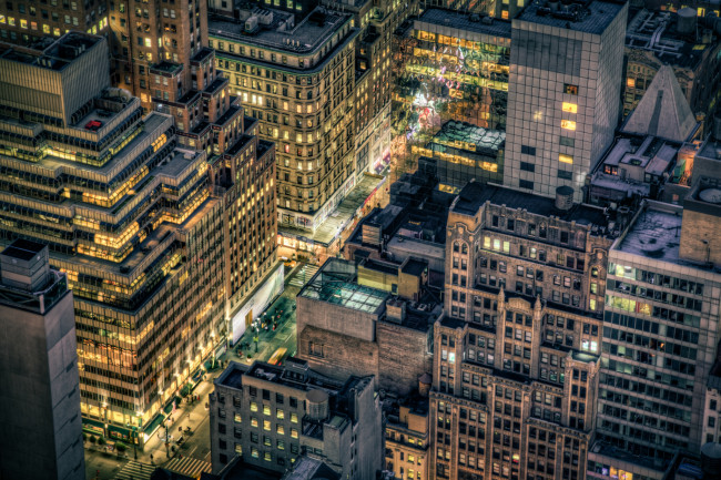 Обои картинки фото города, нью, йорк, сша, улица, здания, огни, небоскребы