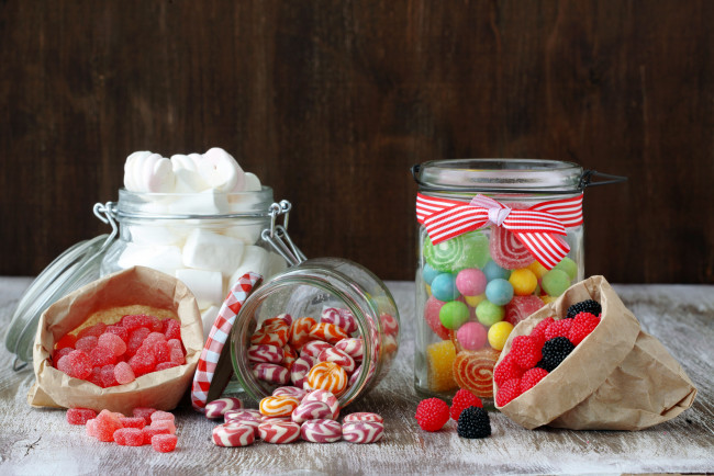 Обои картинки фото еда, конфеты, шоколад, сладости, банки, маршмеллоу, леденцы, драже