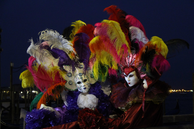 Обои картинки фото разное, маски, карнавальные, костюмы, перья, карнавал, венеция