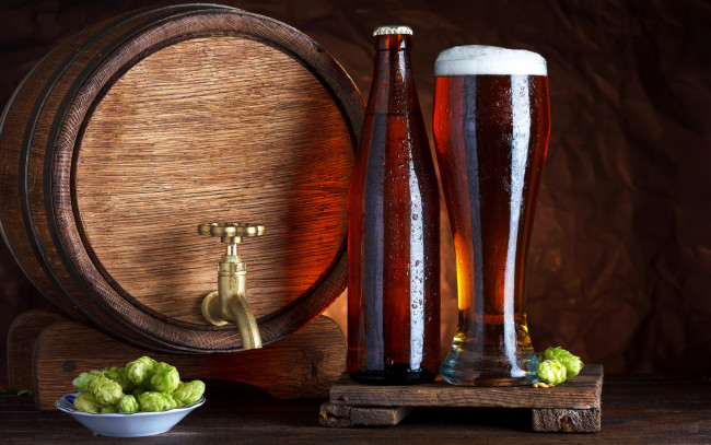 Обои картинки фото еда, напитки,  пиво, хмель, стакан, бочка, пиво, barrel, beer