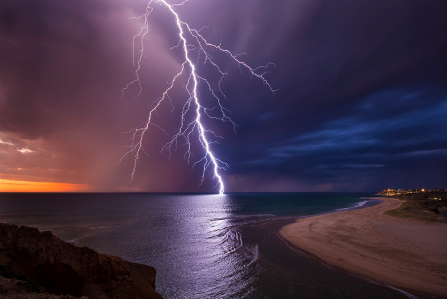 Обои картинки фото природа, молния,  гроза, небо, вечер, ночь, австралия