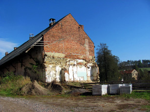 Картинка разное развалины +руины +металлолом старое здание