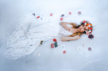 Картинка девушки -unsort+ брюнетки +шатенки тюль девушка спящая красавица венок платье цветы