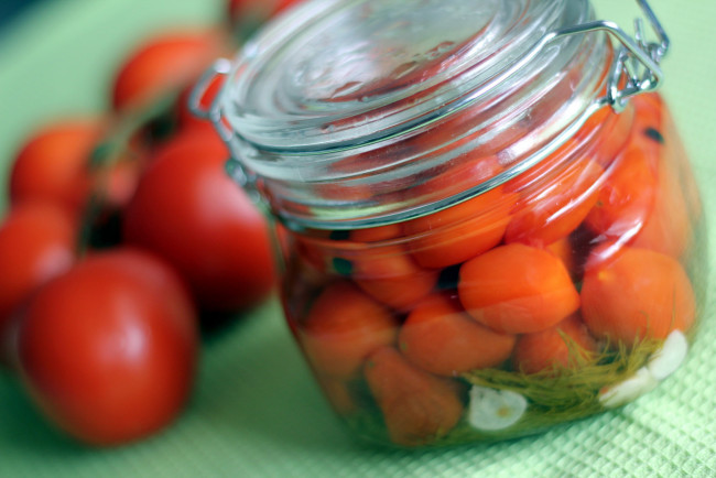 Обои картинки фото еда, консервация, черри, помидоры, томаты