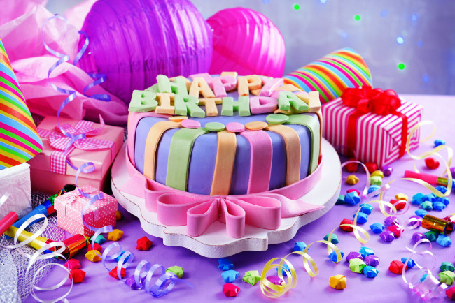 Обои картинки фото праздничные, день рождения, подарки, серпантин, шары, торт
