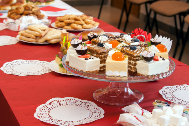 Обои картинки фото еда, пирожные,  кексы,  печенье, сервировка, лакомство, салфетки