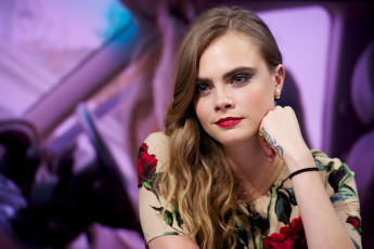 обоя девушки, cara delevingne, блондинка, лицо, тату, платье