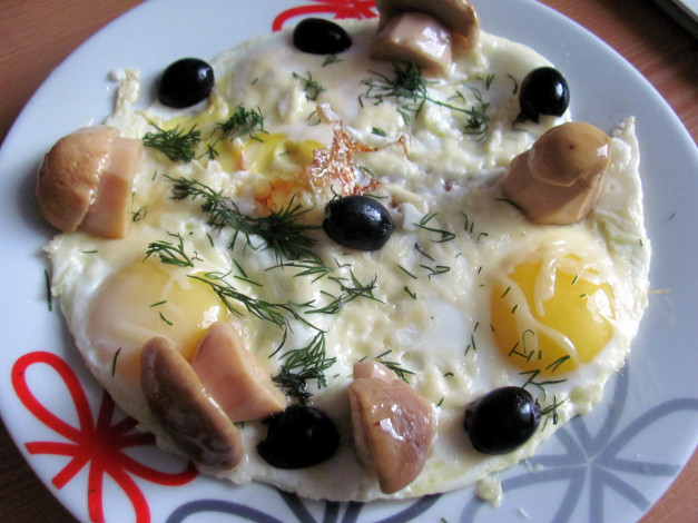 Обои картинки фото еда, яичные блюда, маслины, яичница, глазунья, грибы, боровики