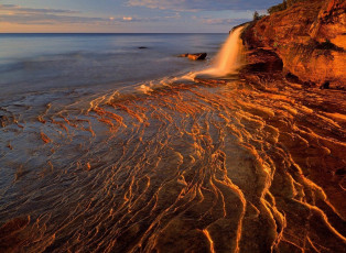 Картинка lake superior pictured rocks national lakeshore michigan природа побережье обрыв море водопад