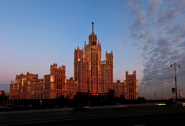 Обои картинки фото города, москва, россия, здания, сумерки
