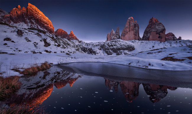 Обои картинки фото природа, реки, озера, горы, озеро, скалы, снег
