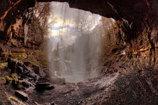 Обои картинки фото природа, водопады, пещера, скалы, лес