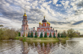 Картинка voskresensky+cathedral +staraya+russa города -+православные+церкви +монастыри храм