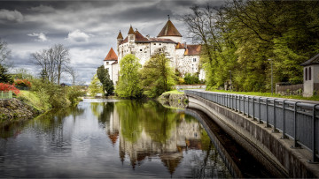Картинка schloss+an+der+aist++schwertberg++upper-+austria города замки+австрии замок пруд парк