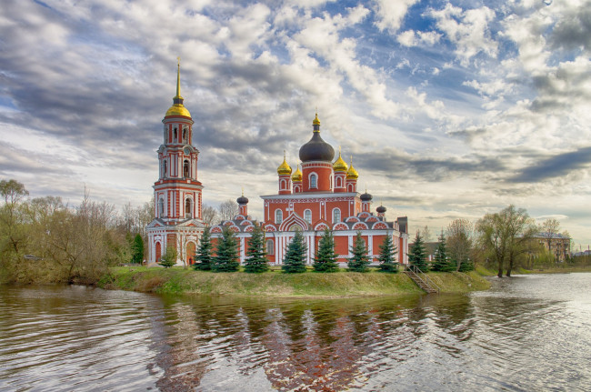 Обои картинки фото voskresensky cathedral,  staraya russa, города, - православные церкви,  монастыри, храм