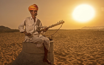 обоя музыка, -другое, инструмент, мужчина, тюрбан, песок