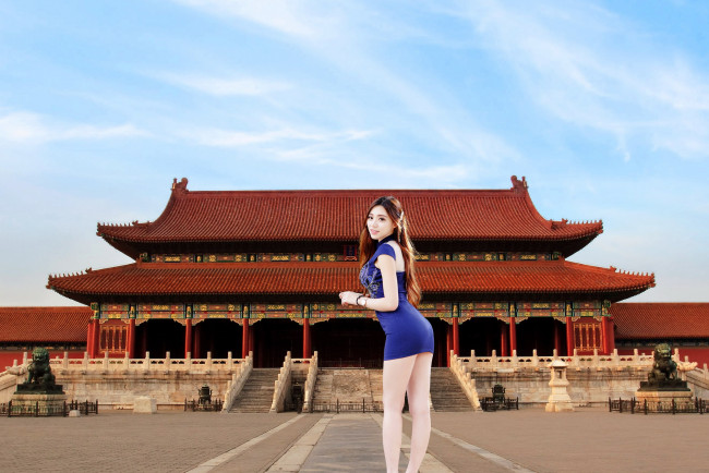 Обои картинки фото девушки, kiki hsieh, пагода, азиатка, платье, мини