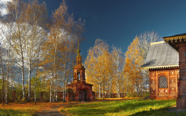 Обои картинки фото города, исторические, архитектурные, памятники, природа, храм, осень, деревья